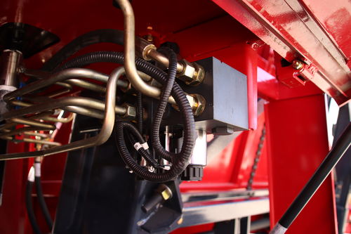 牧神新一代青贮收获机震撼上市 静液压智能操控，液压智能限高架引领高效收获新纪元